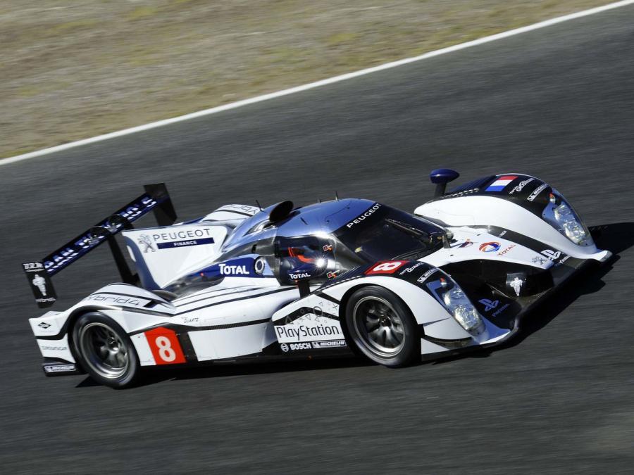  Peugeot 908 HYbrid4 2011 года  (фото 3 из 12)